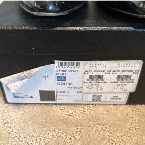 CHANEL Black Leather Flats with Glossy Toe Cap - Picture 2 of 9